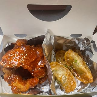 Lunch Jumbo Halal Boneless & Soy Vegetable Mandoo & Soda