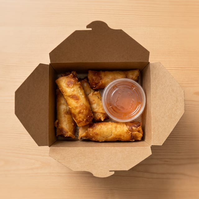 Vegetable Spring Rolls 6pcs with Sweet Chili Sauce.